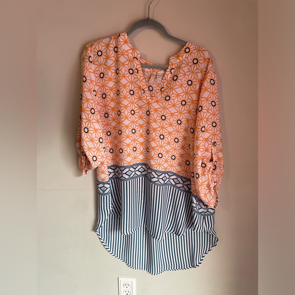 Cato. Size 18/20. Geometric Print. Hi-Low Cut Blouse.